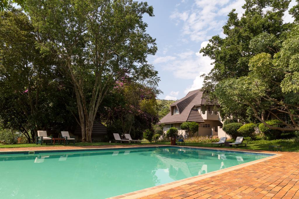 Mount Grace Hotel & Spa Magaliesburg Εξωτερικό φωτογραφία The swimming pool at the hotel